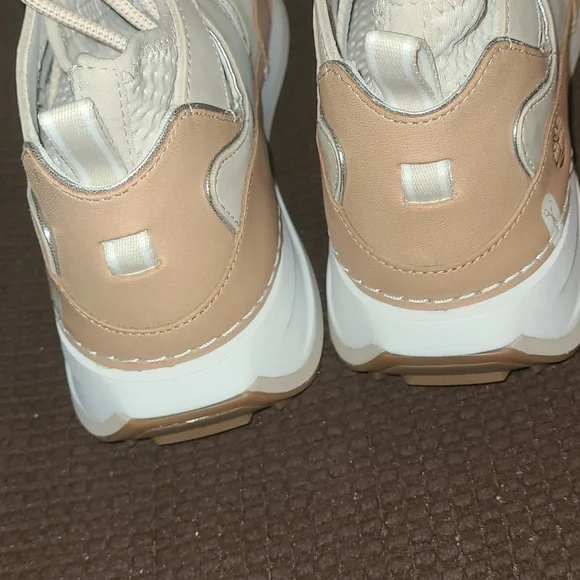 New Timberland "Timberloop" mid Hiker light beige nubuck sizes 7 and 7.5 - Picture 4 of 9